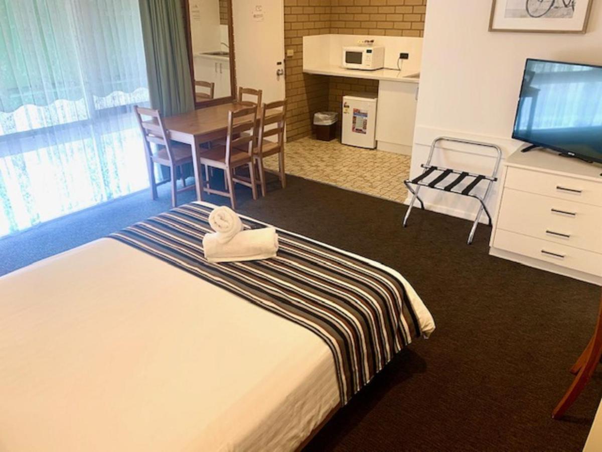 奥尔伯里市汽车旅馆 外观 照片